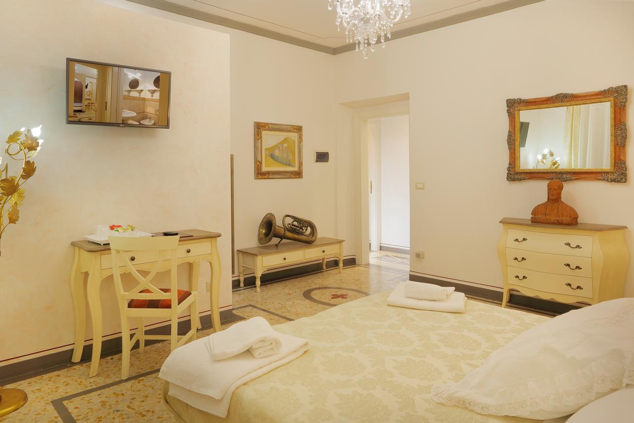 Palazzo Mari Suite & Rooms B&B 蒙特瓦尔基 外观 照片